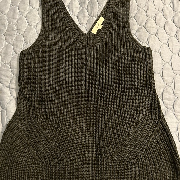 Black knit double V tank in size large. Purchased at Loft. - Picture 3 of 7